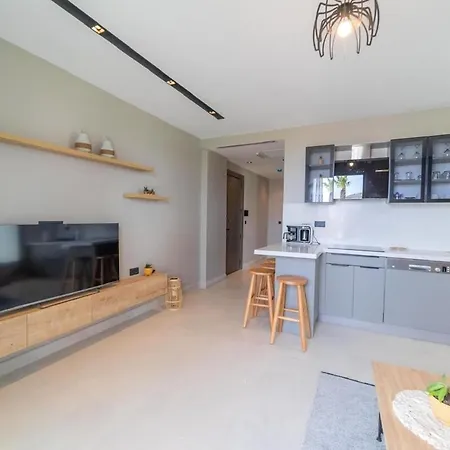 Elegant 2-br With Pool And Sea Access G-4 55 شقة